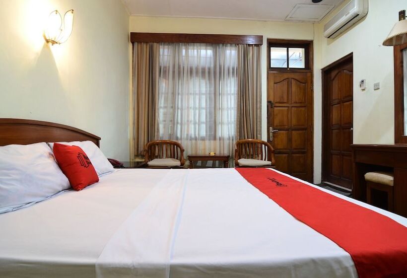 经济房, Reddoorz Plus @ Laweyan