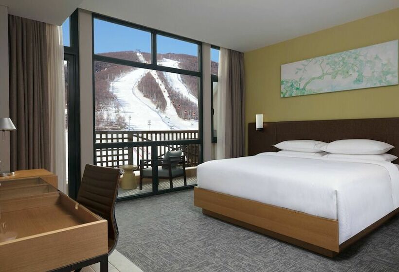 스탠다드 스튜디오 더블 침대, Element Chongli