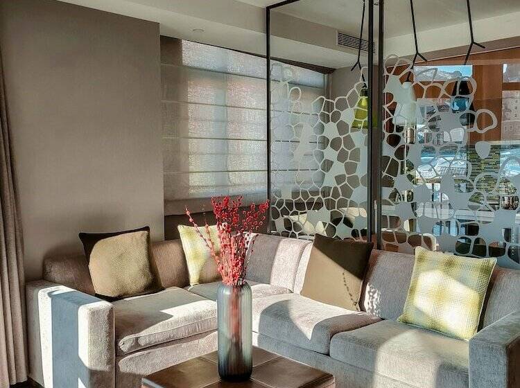 스탠다드 스튜디오 더블 침대, Element Chongli