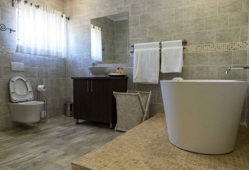 سوئیت پرزیدنت, Greystone House