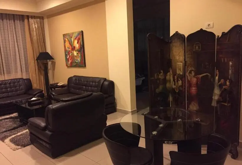سوئیت پرزیدنت, Royal Grand Hotel