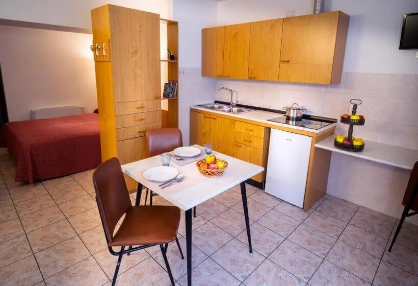 Huoneisto 1 Makuuhuone Puutarhanäkymä, Residence Beau Sejour