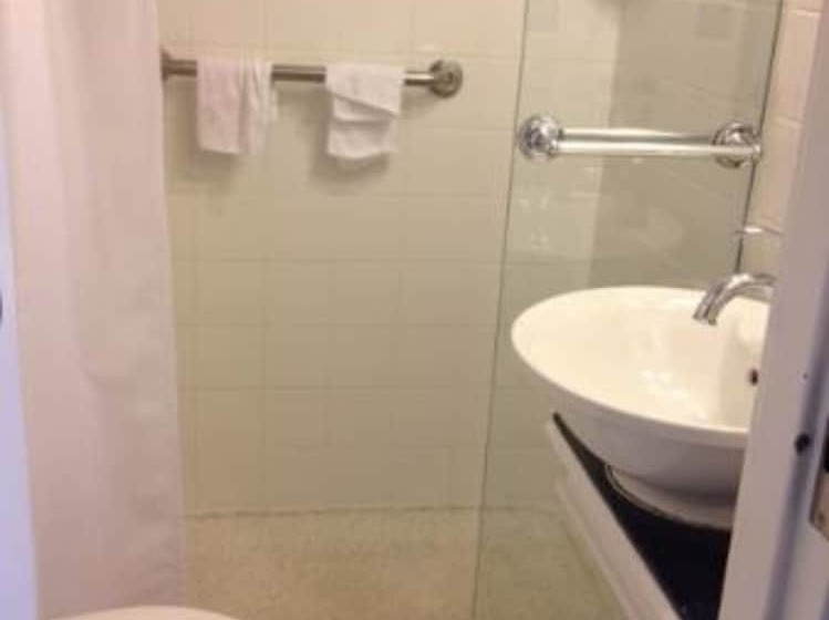 اتاق لوکس با چشم‌انداز دریا, Athiri Inn