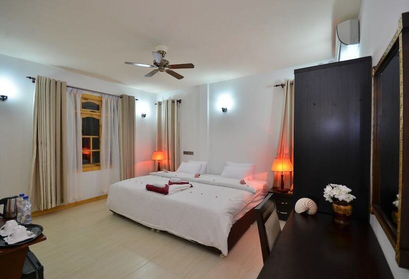 اتاق لوکس با چشم‌انداز دریا, Athiri Inn