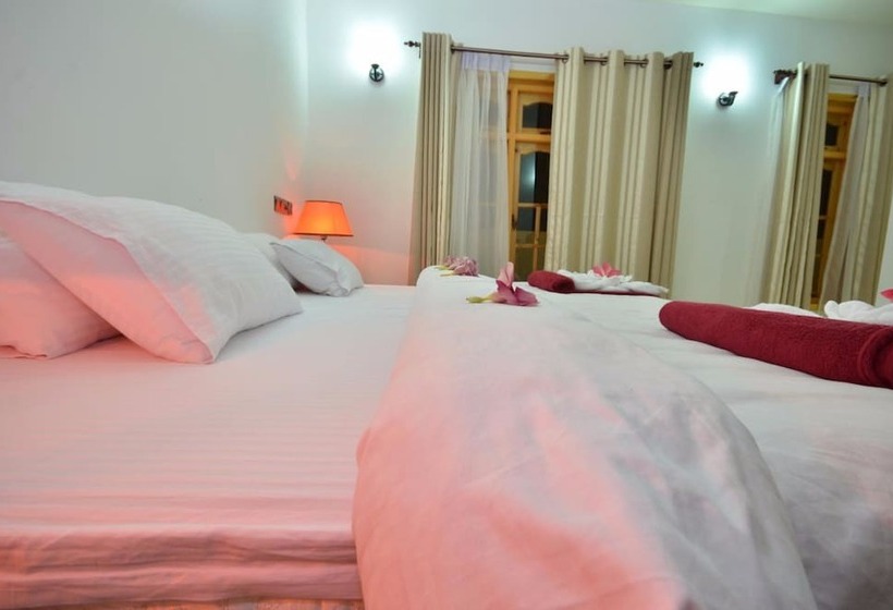 اتاق لوکس, Athiri Inn