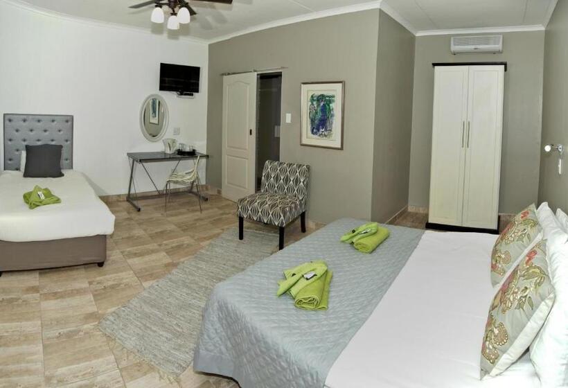 اتاق استاندارد سه نفره, Out Of Africa Guesthouse