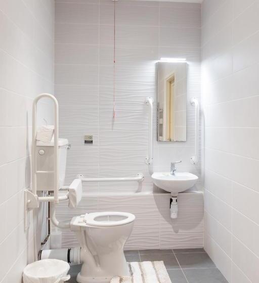 غرفة قياسية سرير كينج لذوى الإحتياجات الخاصة, The Wootons Inn