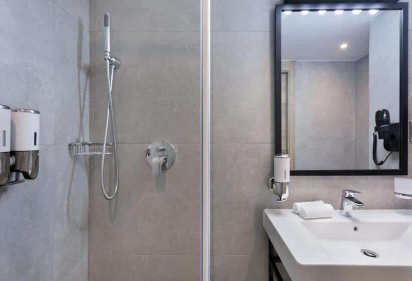 اتاق خانوادگی, Azur Hotel By St Hotels