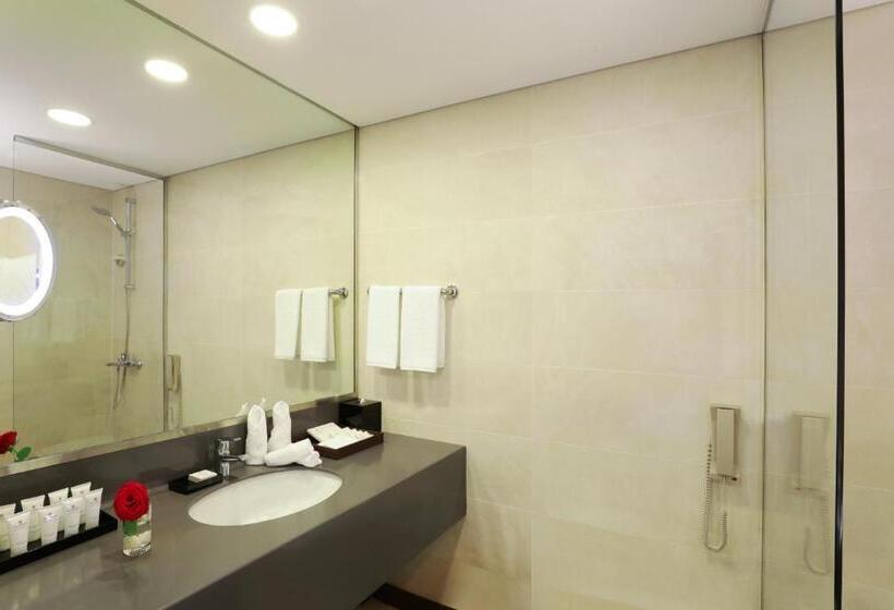 Номер Deluxe Кровать Кинг, Millennium Madinah Airport