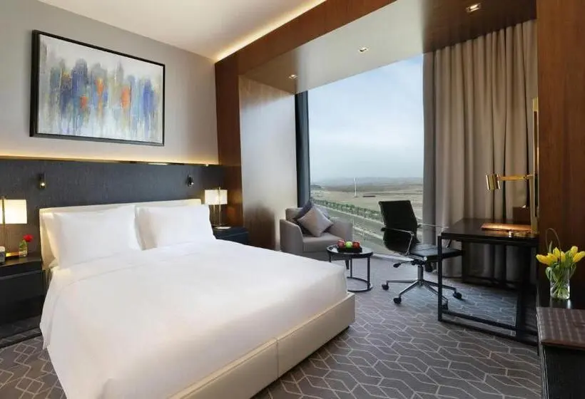 Club Room King Bed, Millennium Madinah Airport