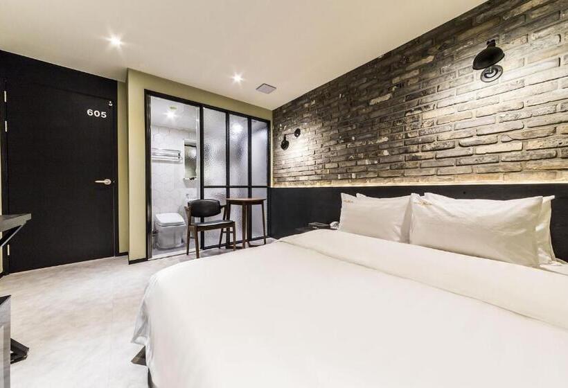 Quarto Estandar, Plum