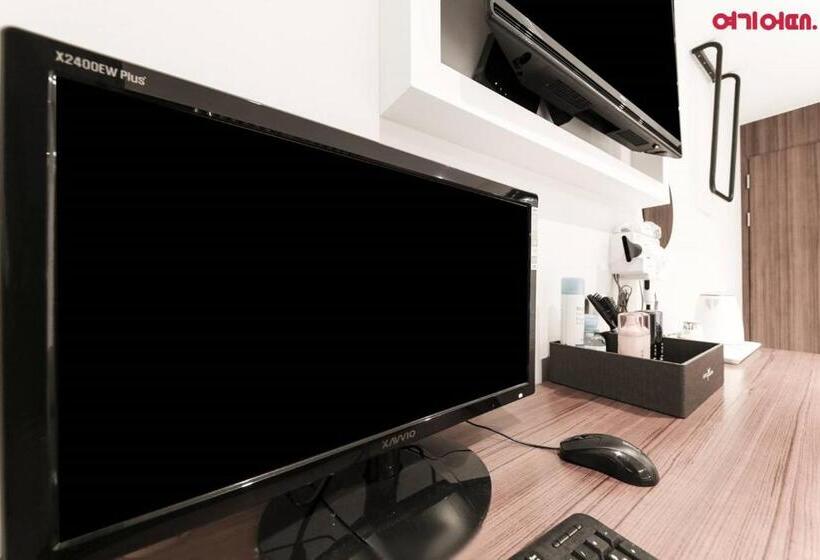 Quarto Estandar, Plum