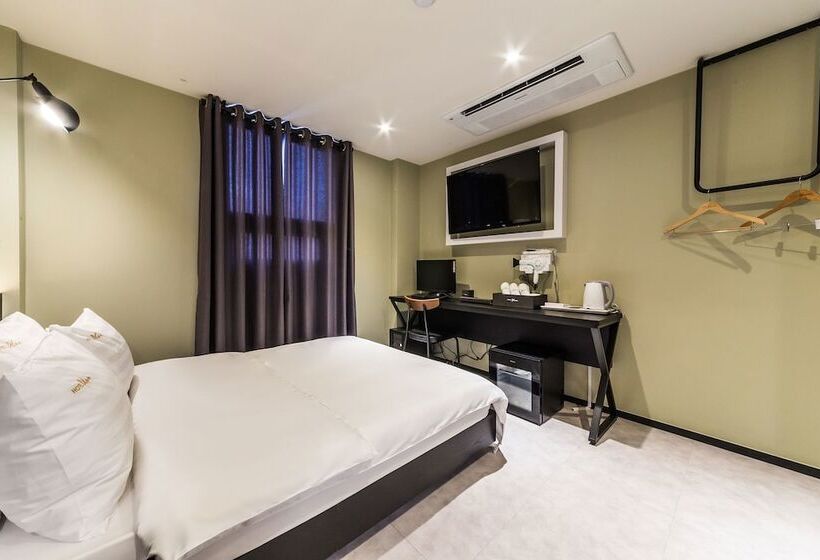 Quarto Estandar, Plum