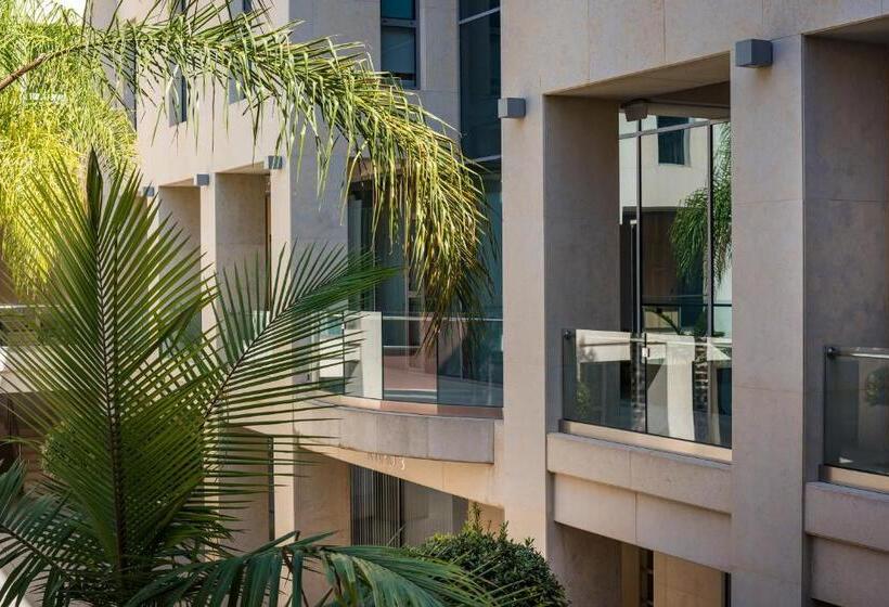 스위트, Trianon Luxury Apartments & Suites