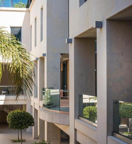 스위트, Trianon Luxury Apartments & Suites