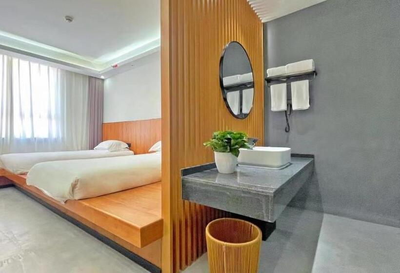 Standart Oda, Lin Yin Holiday Hotel(pudong Airport)