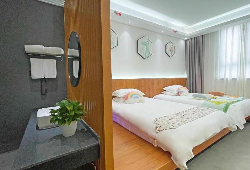 Standart Oda, Lin Yin Holiday Hotel(pudong Airport)
