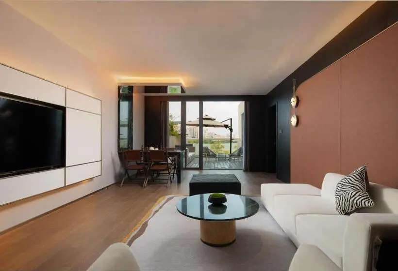 Suite with lake view, 黄石未苏湾花间亭飞花