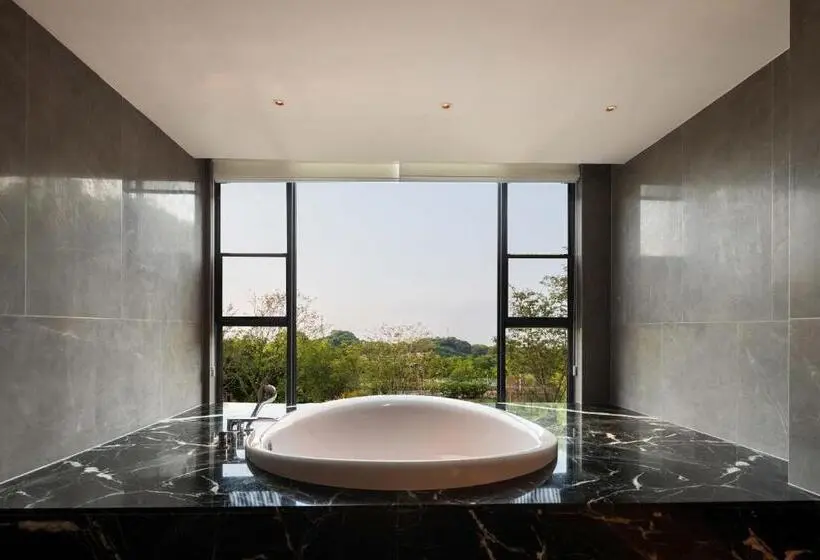 Suite with lake view, 黄石未苏湾花间亭飞花