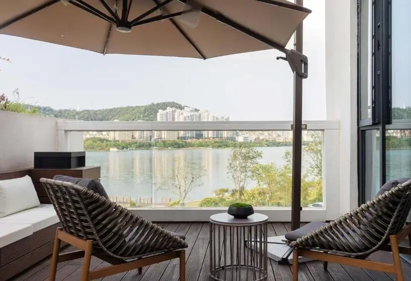 Suite with lake view, 黄石未苏湾花间亭飞花