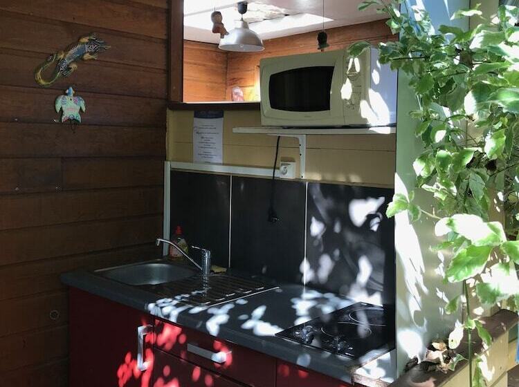 اتاق سوپریور, Coco Island