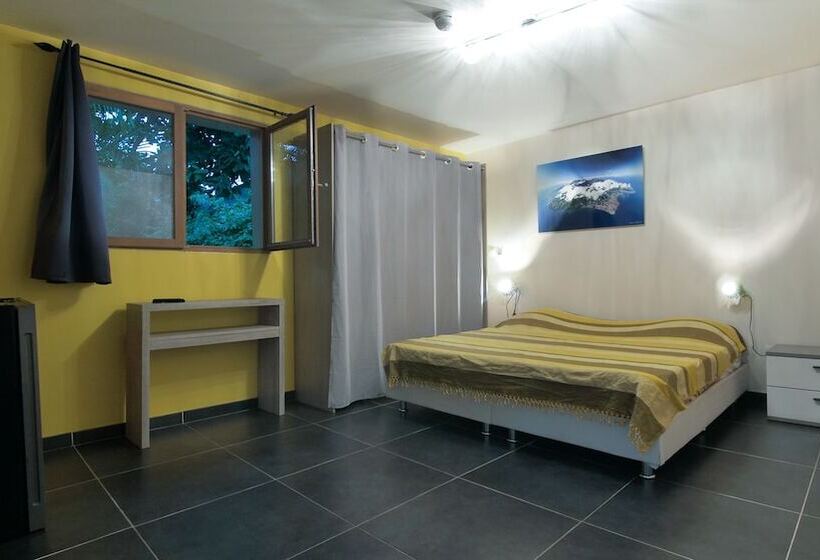 اتاق سوپریور, Coco Island