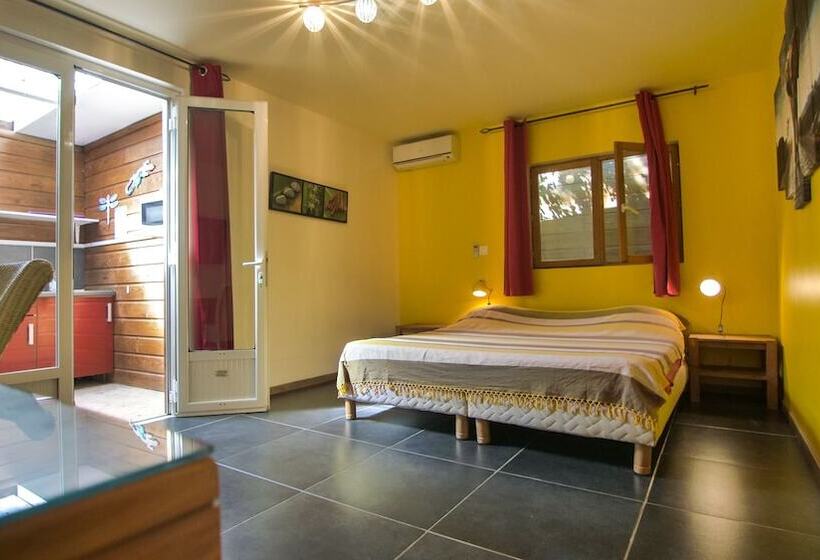 اتاق سوپریور, Coco Island