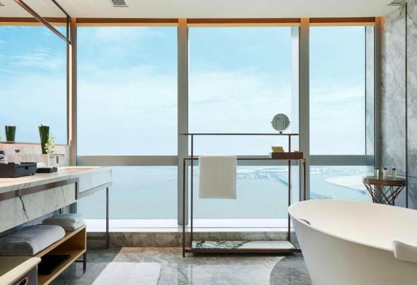 带大床的套房, Intercontinental Zhuhai, An Ihg