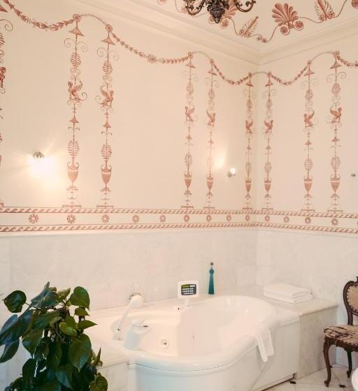 סוויטה עם ג'קוזי, Villa Erre  Literary B&b