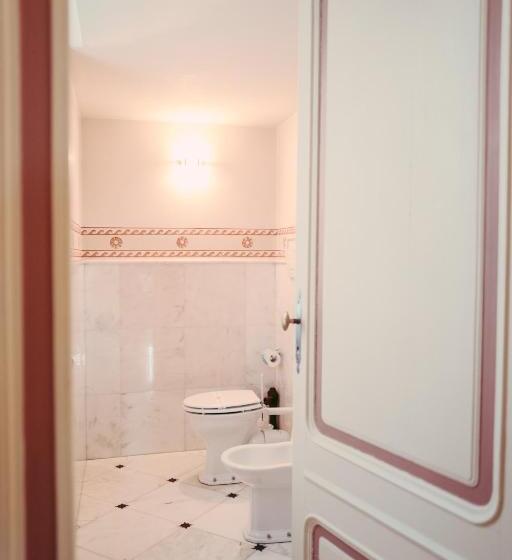 סוויטה עם ג'קוזי, Villa Erre  Literary B&b