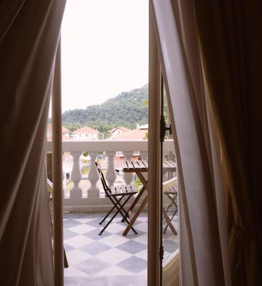 자쿠지 스위트, Villa Erre  Literary B&b
