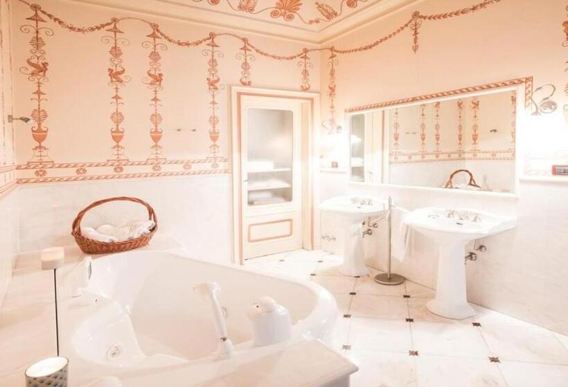 סוויטה עם ג'קוזי, Villa Erre  Literary B&b