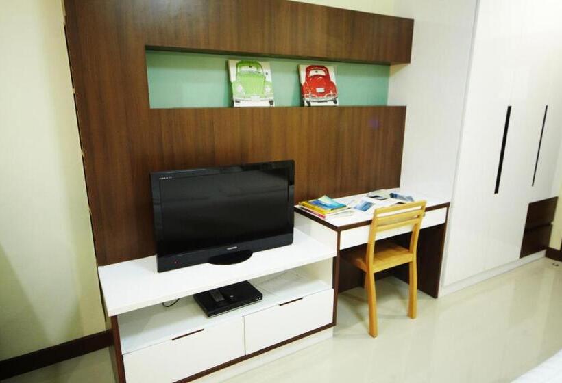 غرفة قياسية مزوَّدة بشُرفة, Central Place Serviced Apartment 1