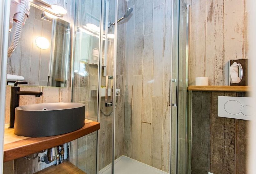 غرفة كومفورت, De France