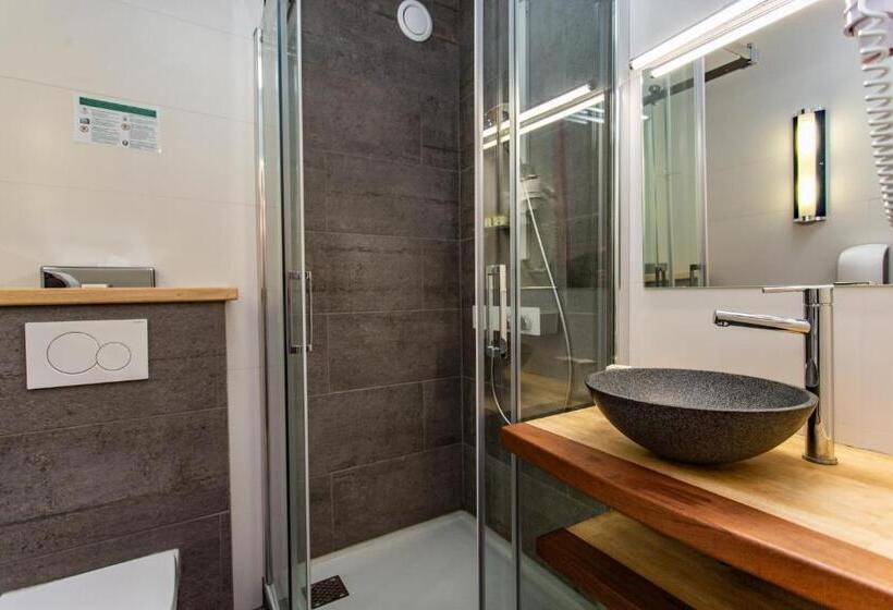 غرفة كومفورت, De France