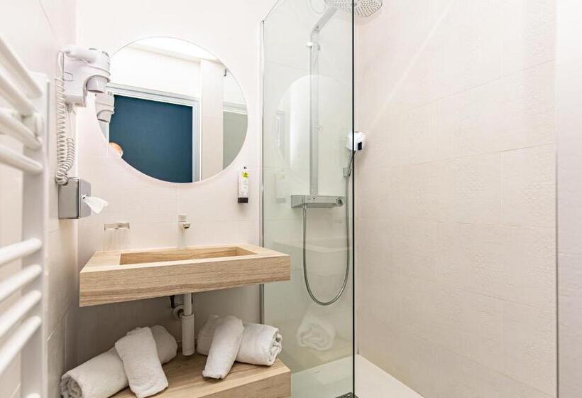 غرفة قياسية, De France