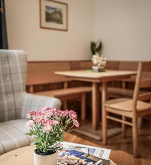 带阳台的三人标准间, Garni Sonnenhalde