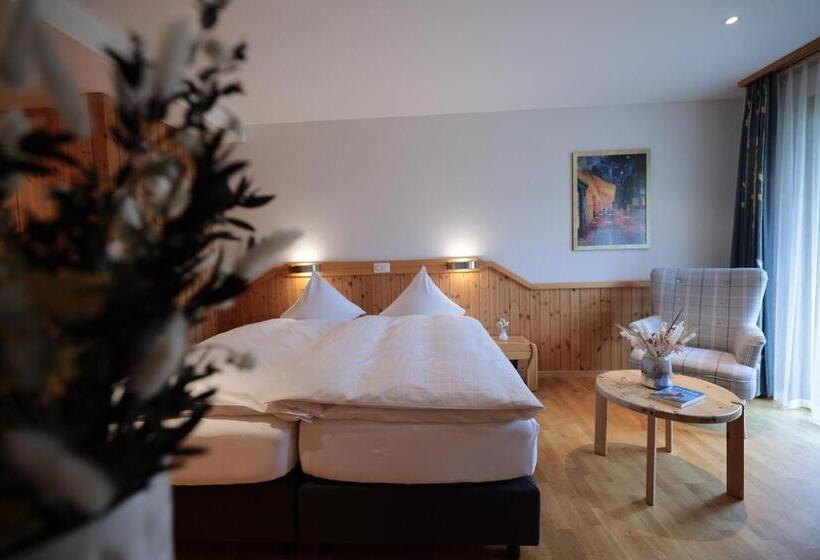 带阳台的三人标准间, Garni Sonnenhalde