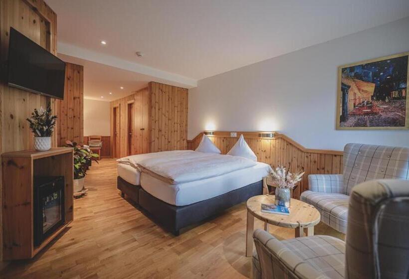 带阳台的三人标准间, Garni Sonnenhalde