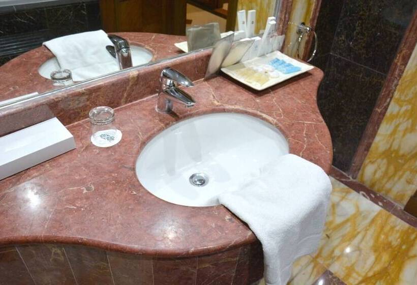 Quarto Triplo Estandar, Maden