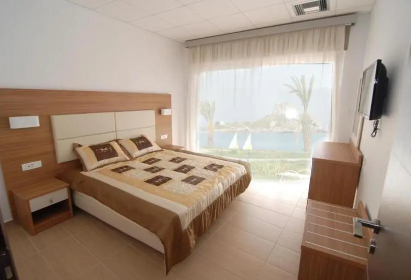 サイドオーシャンビュースタンダードルーム, Royal Bay Suites
