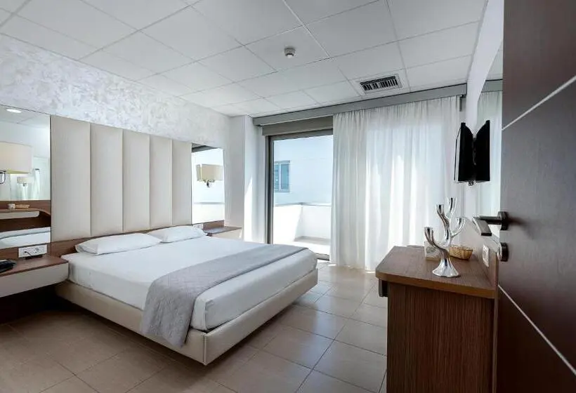 サイドオーシャンビュースタンダードルーム, Royal Bay Suites