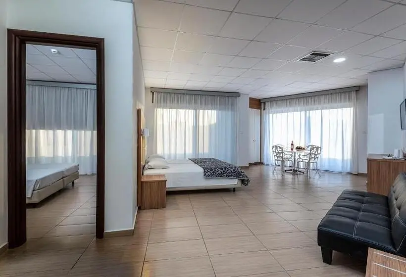ファミリールーム, Royal Bay Suites
