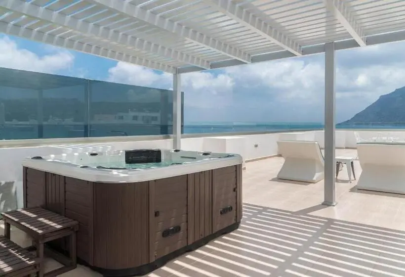 オーシャンビュースイート, Royal Bay Suites
