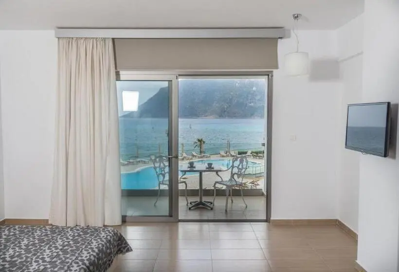 オーシャンビューのスーペリアトリプルルーム, Royal Bay Suites