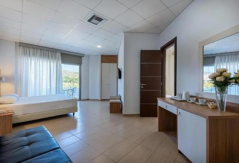 オーシャンビューのスーペリアトリプルルーム, Royal Bay Suites