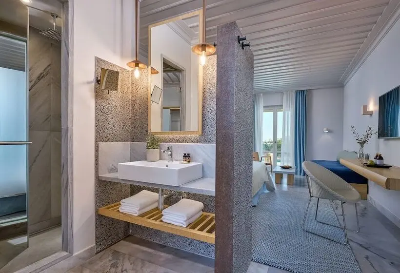 سوئیت با چشم‌انداز, Summer Senses Luxury Resort