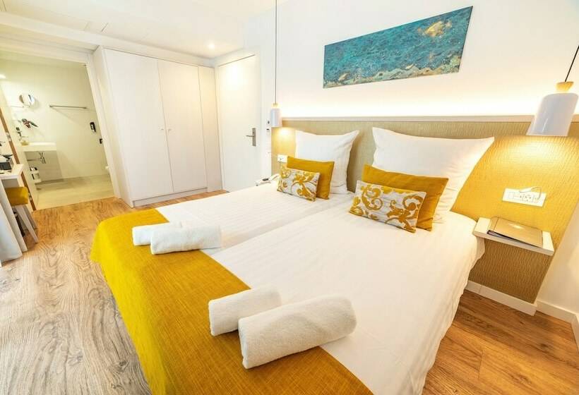 标准间, The Place   Adults Only