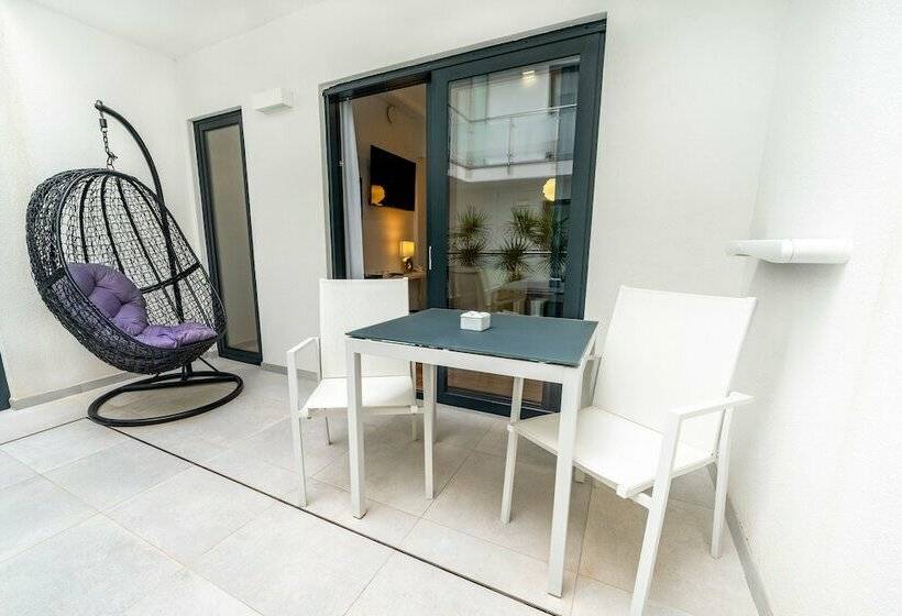 套房, The Place   Adults Only