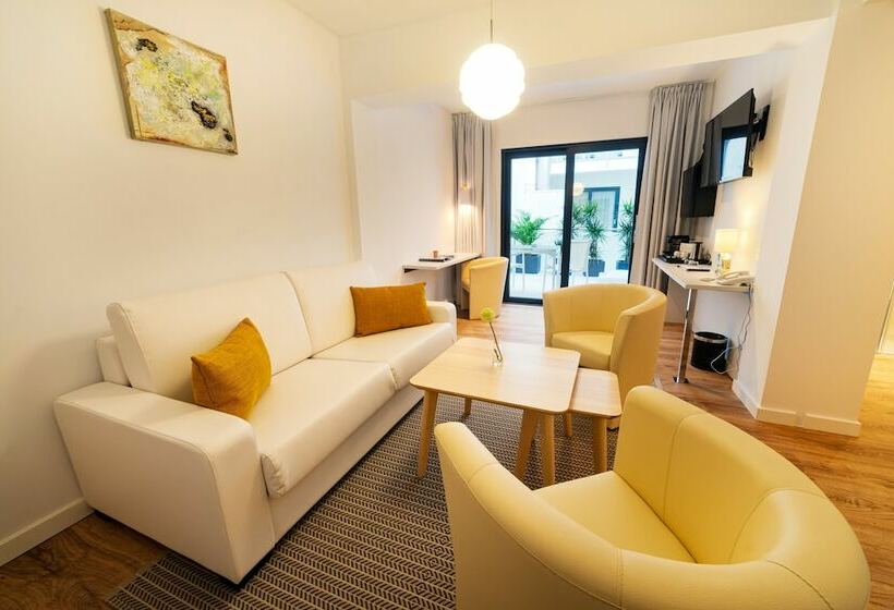 套房, The Place   Adults Only